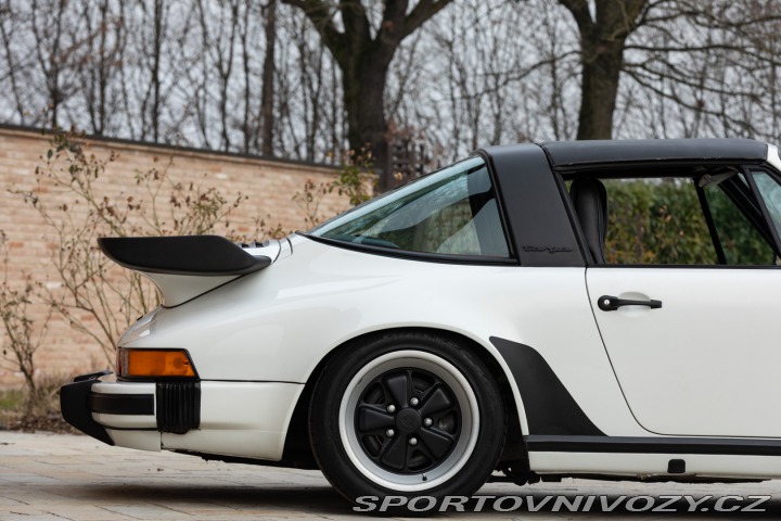 Porsche 911 CARRERA 3.2 G50 TARGA 1988