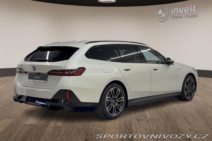 BMW i5 xDrive40 Touring 2025