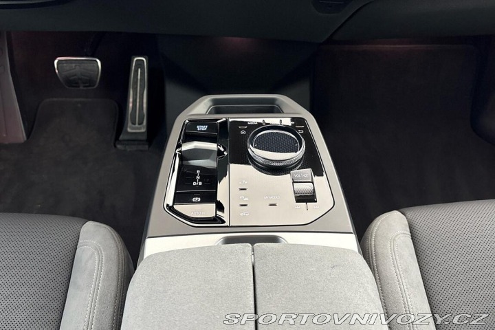 BMW iX xDrive45 2025