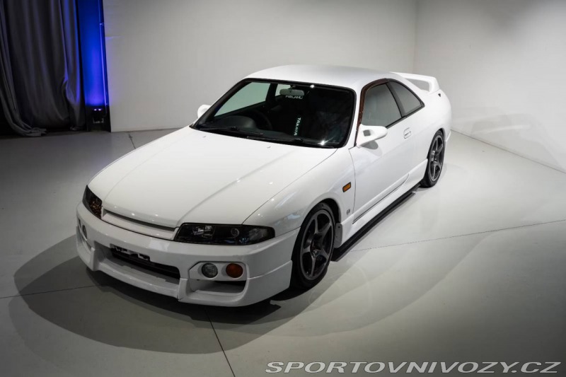 Nissan Skyline R33 GTST