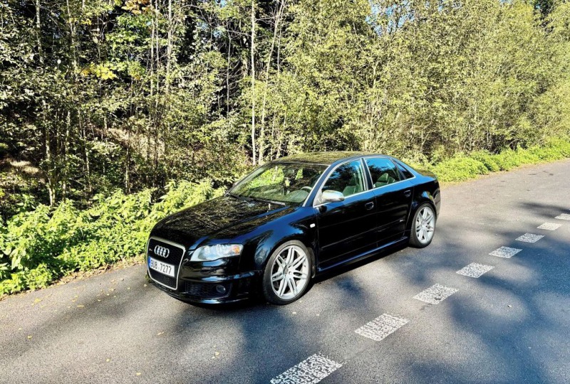 Audi RS4 4.2 FSI V8 420PS