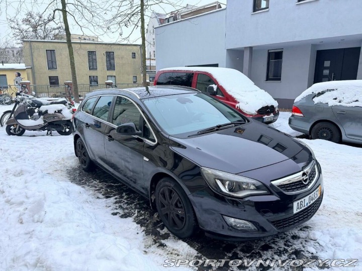 Opel Astra 2,0 J sportes tovrer 2011