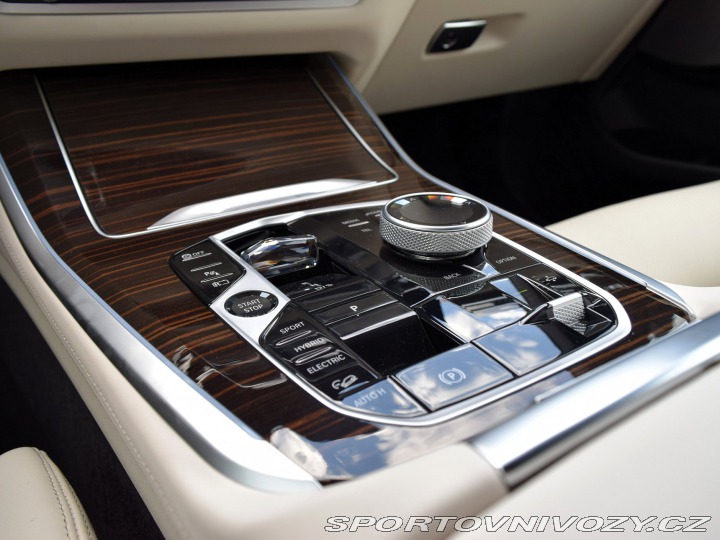 BMW X5 xDrive50e 2025