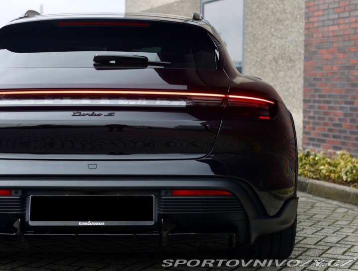 Porsche Taycan Turbo S | PDCC - Pasažie 2023