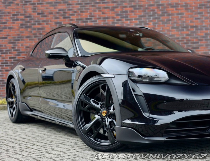 Porsche Taycan Turbo S | PDCC - Pasažie 2023