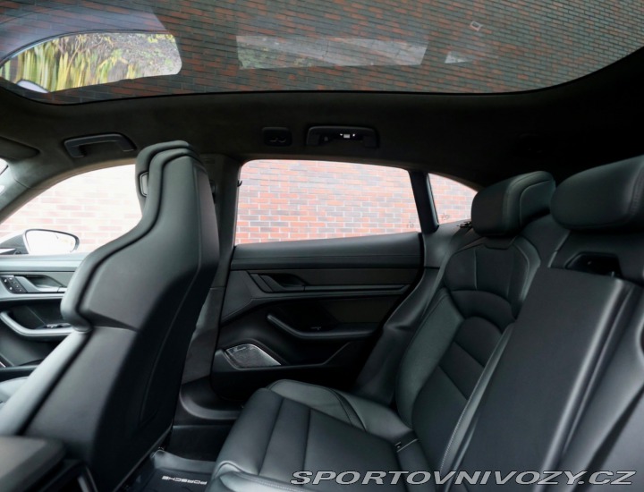 Porsche Taycan Turbo S | PDCC - Pasažie 2023