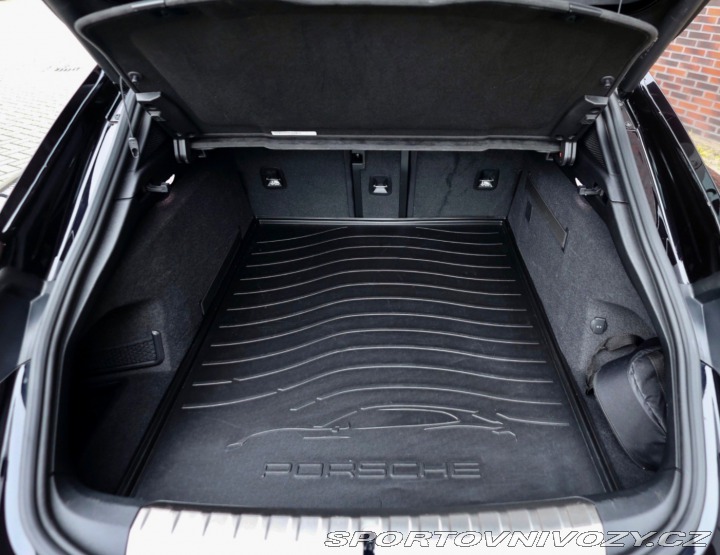 Porsche Taycan Turbo S | PDCC - Pasažie 2023