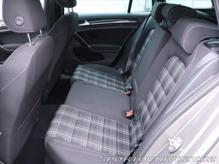 Volkswagen Golf 2,0 GTD 135kW DSG Serv.kn 2016