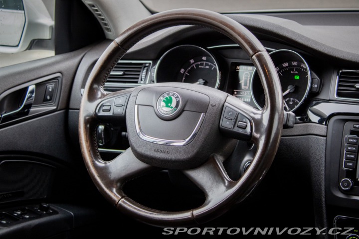 Škoda Superb Combi 3.6 FSI V6 4x4 Lau 2011