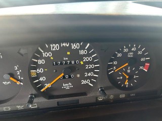 Mercedes-Benz Ostatní modely 124 E320 kabriolet 1995