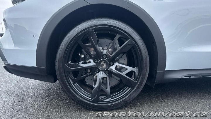 Porsche Taycan Turbo Cross Turismo 2025