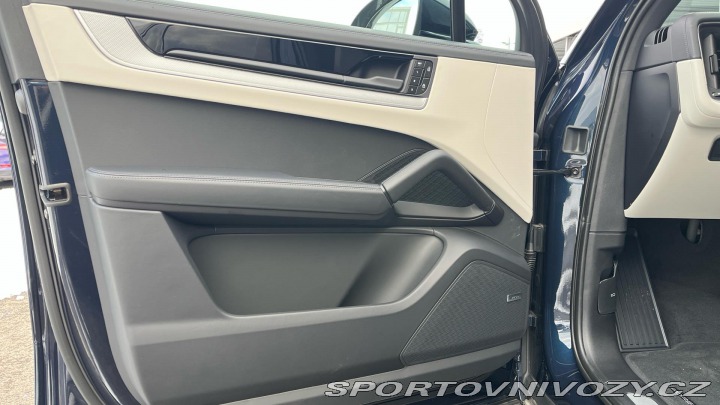 Porsche Cayenne E-Hybrid 2025