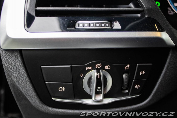 BMW iX3 AT Panoráma 210kW Harman 2021