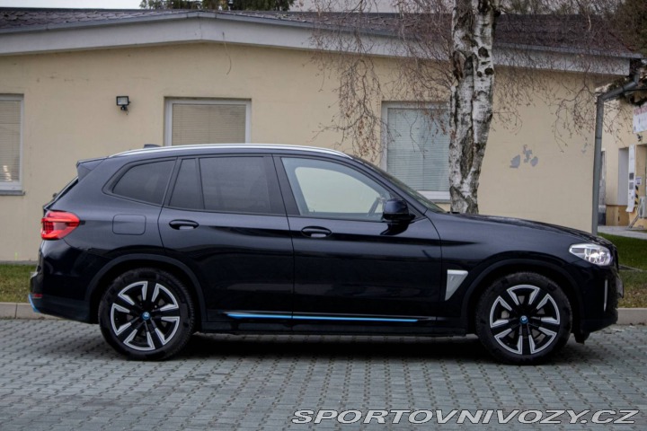 BMW iX3 AT Panoráma 210kW Harman 2021