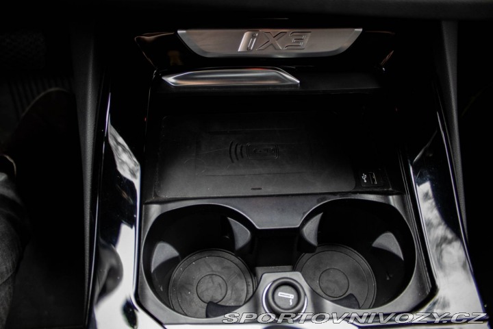 BMW iX3 AT Panoráma 210kW Harman 2021