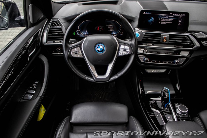 BMW iX3 AT Panoráma 210kW Harman 2021