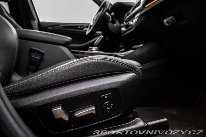 BMW iX3 AT Panoráma 210kW Harman 2021