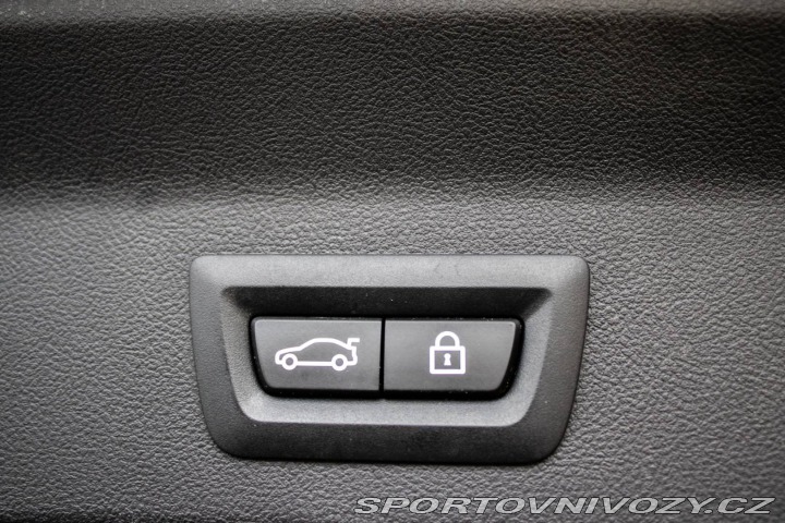 BMW iX3 AT Panoráma 210kW Harman 2021