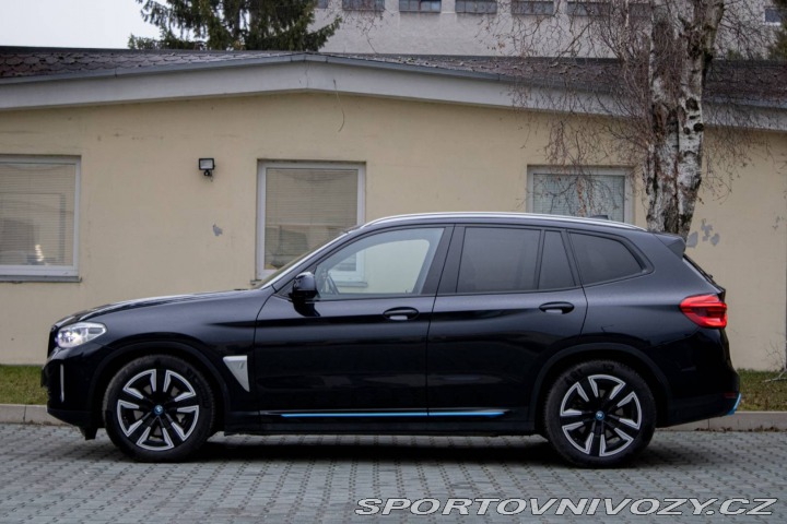 BMW iX3 AT Panoráma 210kW Harman 2021