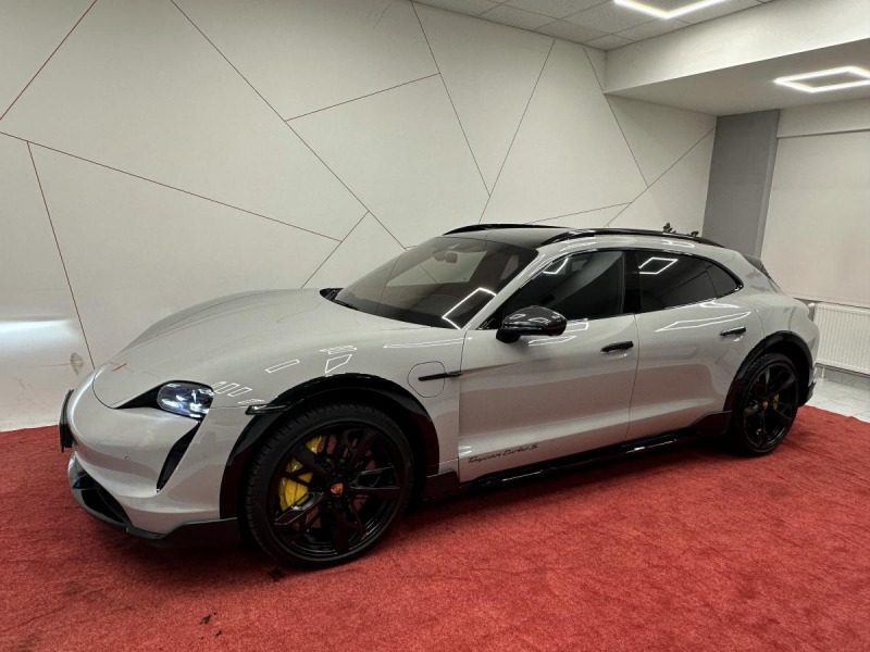 Porsche Taycan Cross TurismoTurbo S*Záru