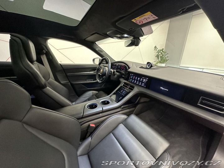 Porsche Taycan Cross TurismoTurbo S*Záru 2022