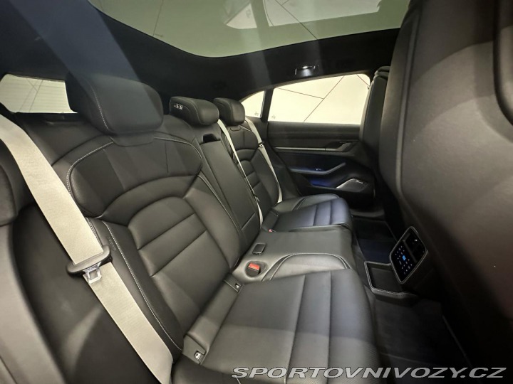 Porsche Taycan Cross TurismoTurbo S*Záru 2022