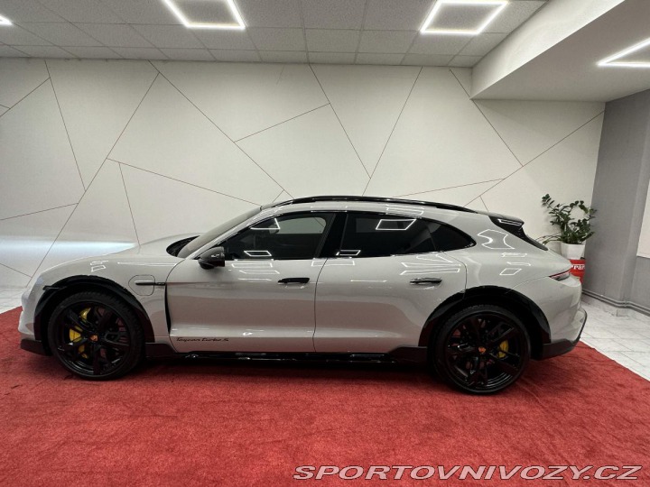 Porsche Taycan Cross TurismoTurbo S*Záru 2022