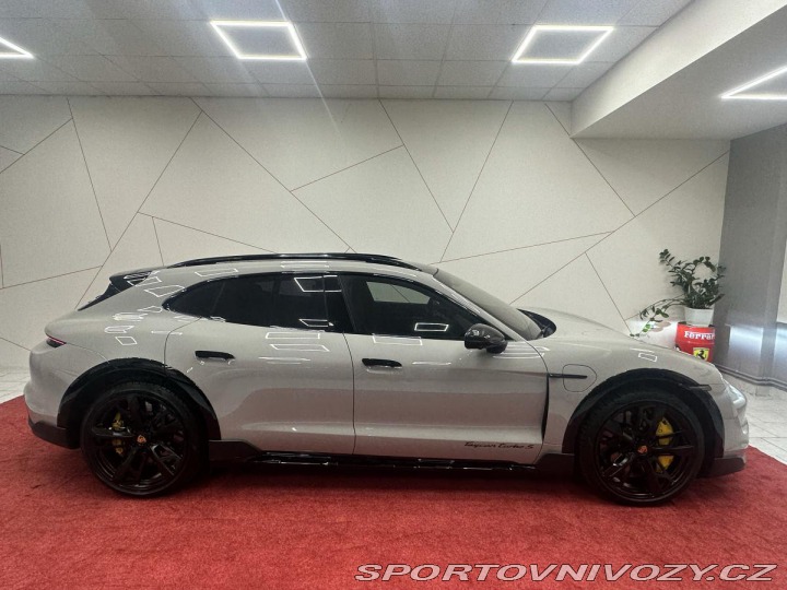 Porsche Taycan Cross TurismoTurbo S*Záru 2022