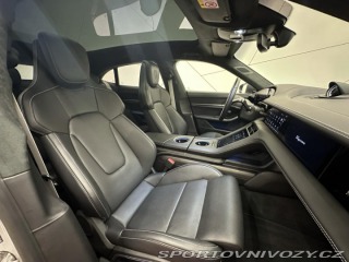 Porsche Taycan Cross TurismoTurbo S*Záru 2022