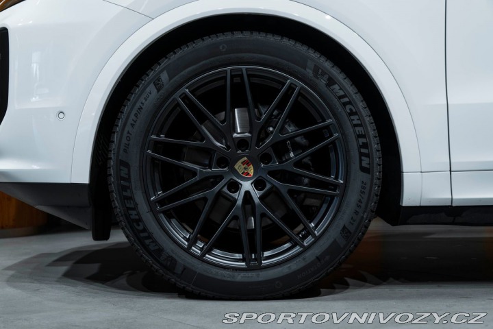 Porsche Cayenne BOSE, PANO, CHRONO 2025