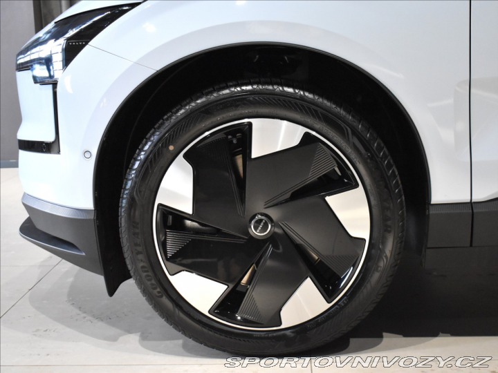 Volvo EX30 Ultra 1800