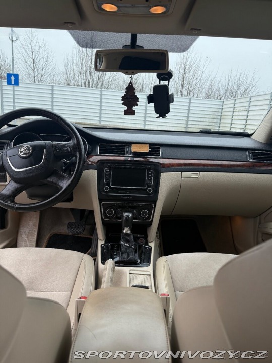 Škoda Superb 2,0   Laurin & Klemen 2012