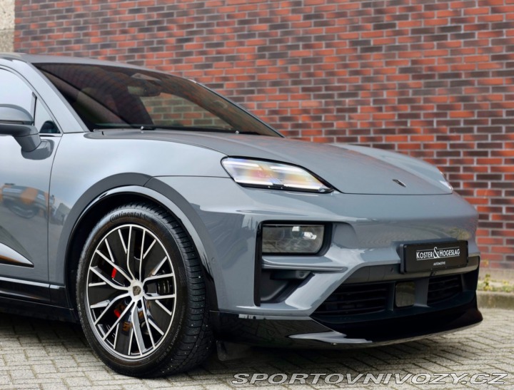 Porsche Macan Turbo | Pasažier Display 2025