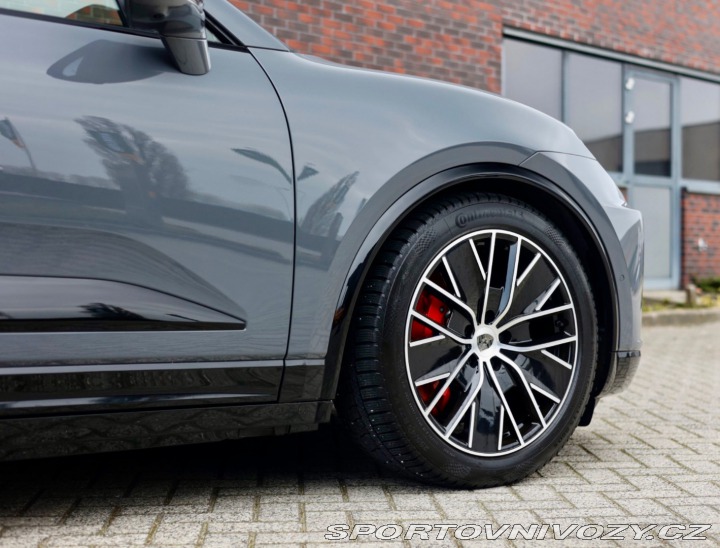 Porsche Macan Turbo | Pasažier Display 2025