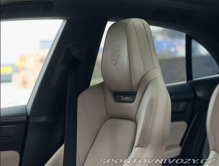 Porsche Macan Turbo | Pasažier Display 2025