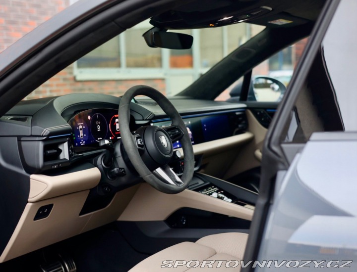 Porsche Macan Turbo | Pasažier Display 2025