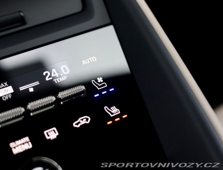 Porsche Macan Turbo | Pasažier Display 2025