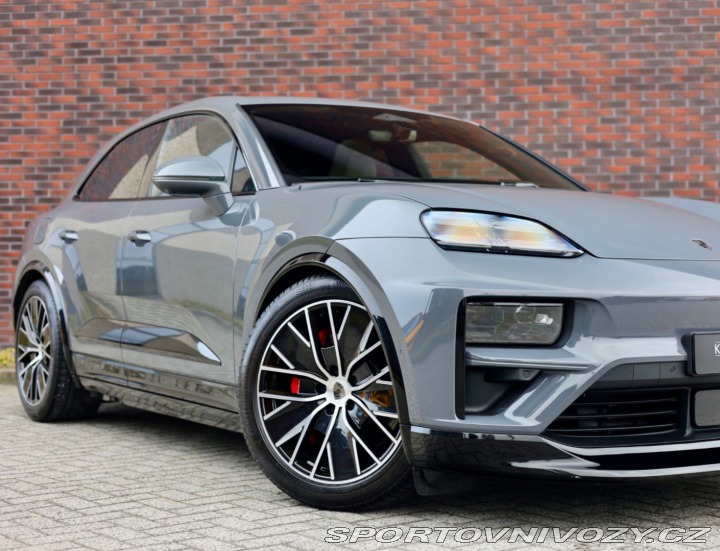 Porsche Macan Turbo | Pasažier Display 2025