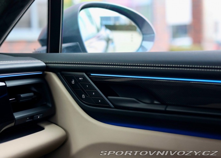 Porsche Macan Turbo | Pasažier Display 2025