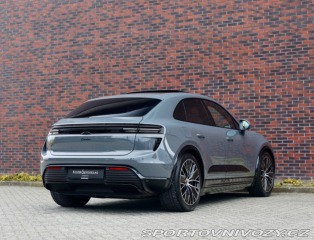 Porsche Macan Turbo | Pasažier Display 2025