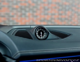 Porsche Macan Turbo | Pasažier Display 2025