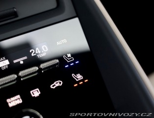 Porsche Macan Turbo | Pasažier Display 2025