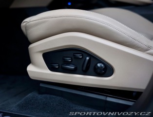 Porsche Macan Turbo | Pasažier Display 2025