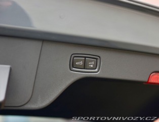 Porsche Macan Turbo | Pasažier Display 2025