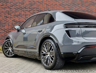 Porsche Macan Turbo | Pasažier Display 2025