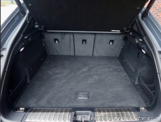 Porsche Macan Turbo | Pasažier Display 2025