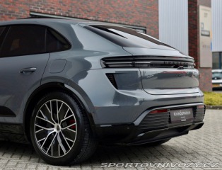 Porsche Macan Turbo | Pasažier Display 2025