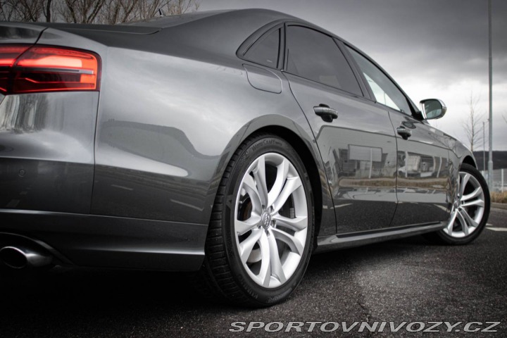 Audi S8 / SVK auto / TOP STAV! / 2015