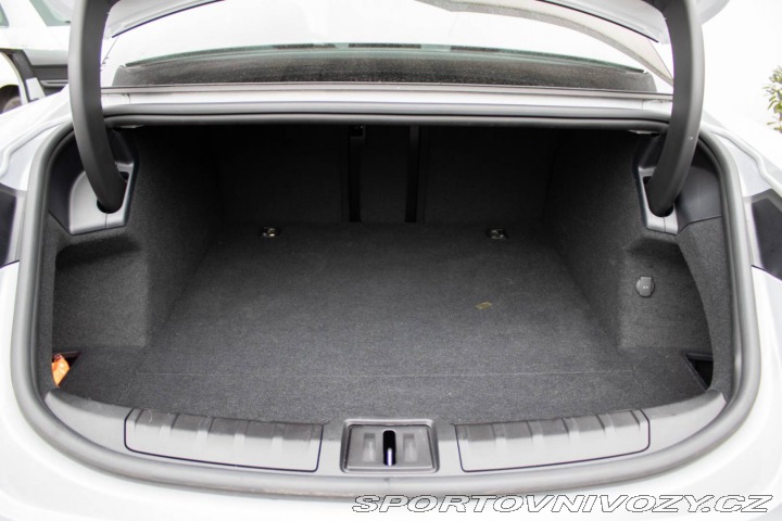 Porsche Taycan 350kw 2023 / AJ NA SPLÁT 2023