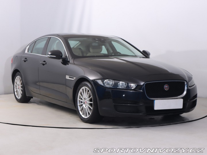 Jaguar XE Pure E-Performance 2016